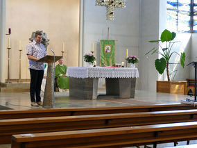 Heilige Messe mit Pfarrer Martin Fischer und Diakon Alexander von Rüden (Foto: Karl-Franz Thiede)